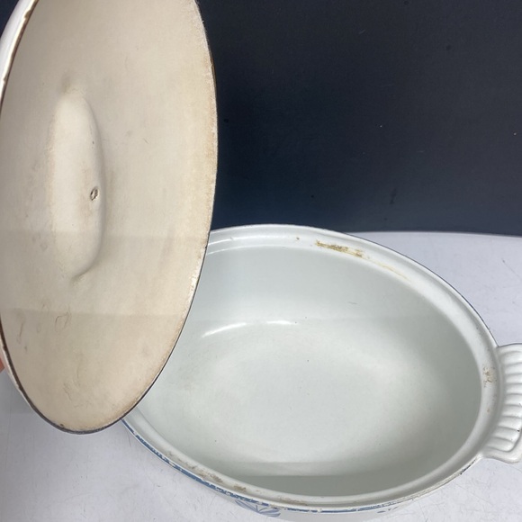 Dru Holland Enamel Cast Iron Blue Tulip Covered Casserole Dish 4176-24 - Picture 9 of 17